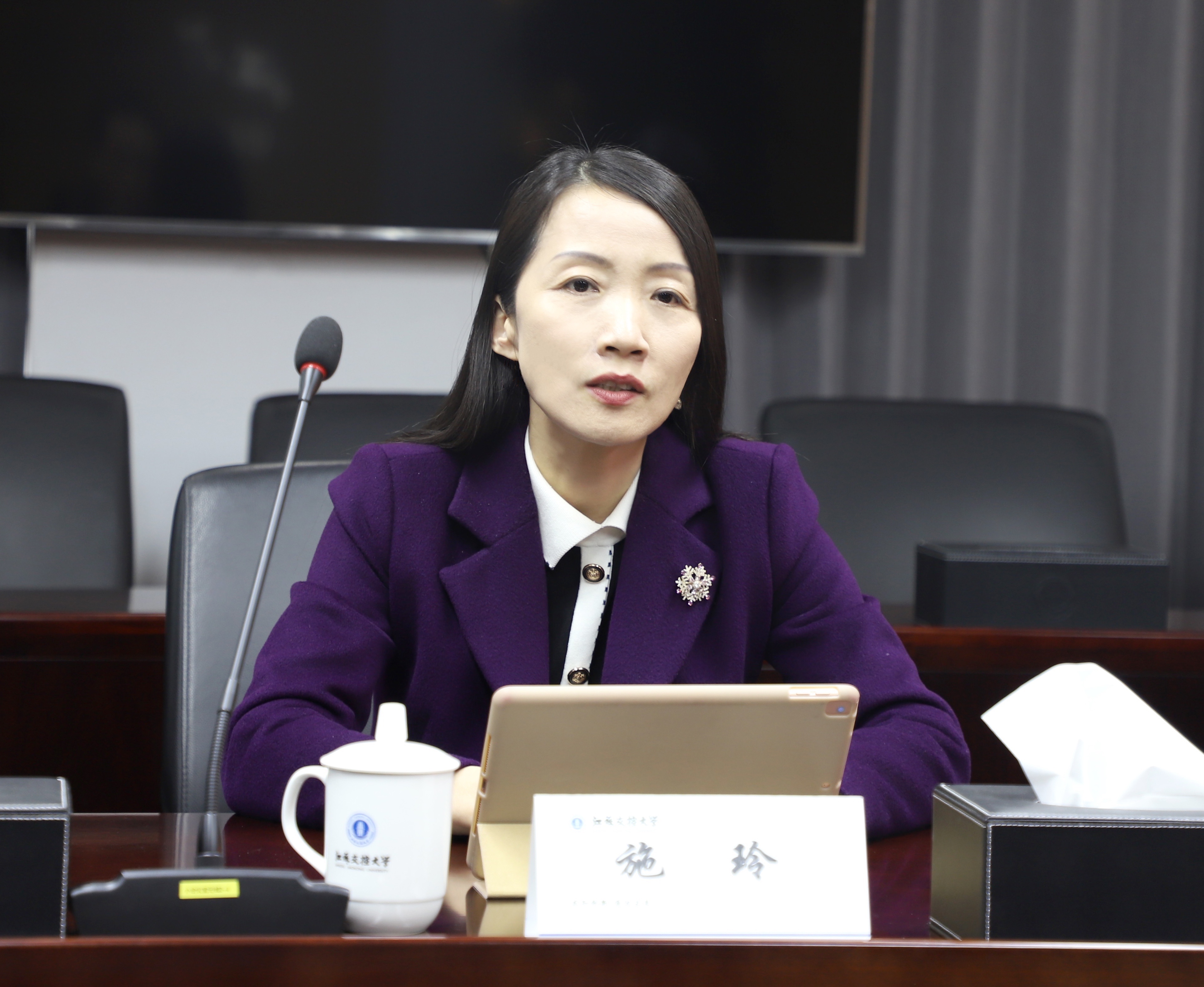 施玲1.jpg